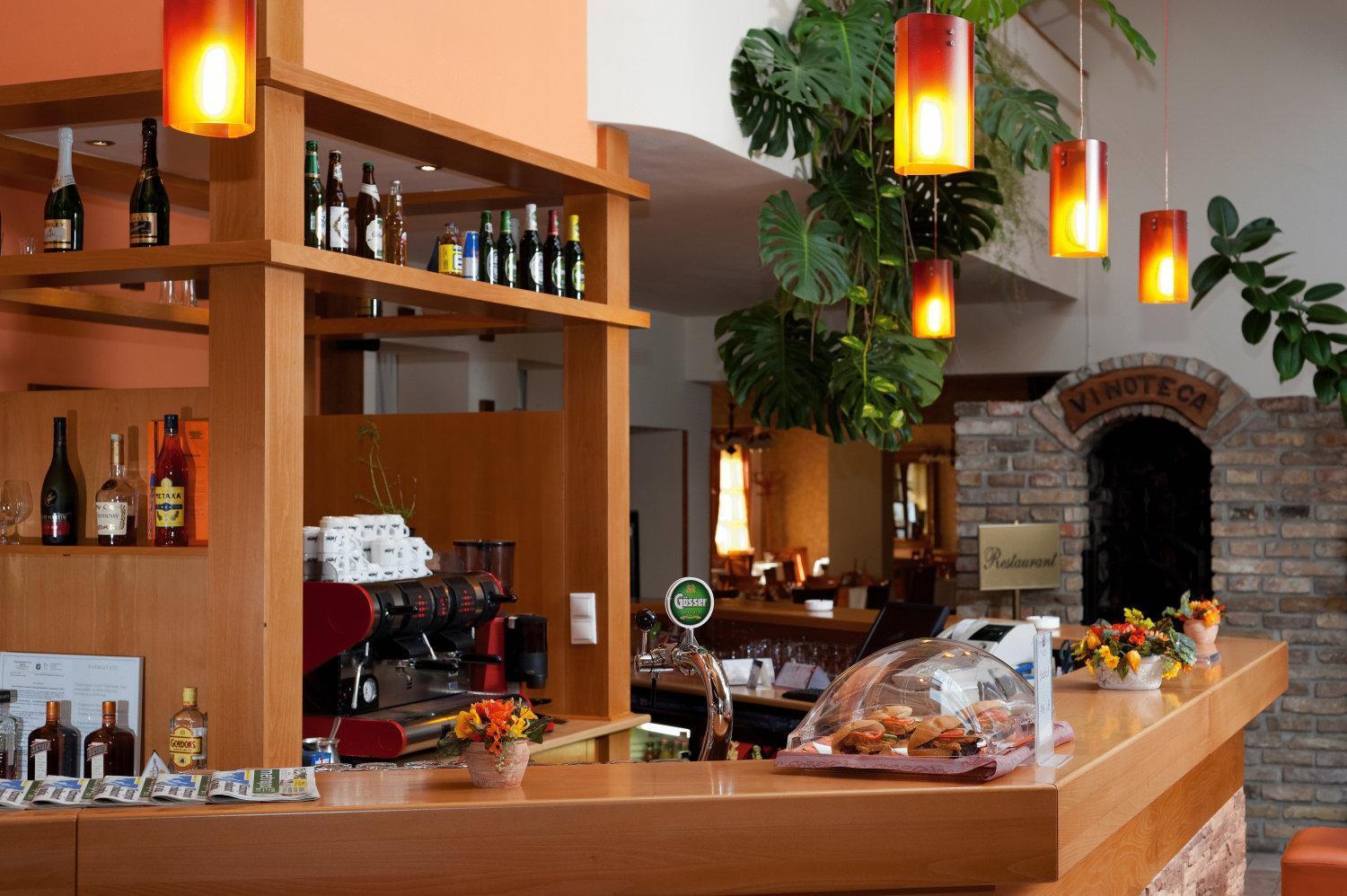 Gastland M0 Hotel & Conference Center Сіґетсентмікловш Екстер'єр фото