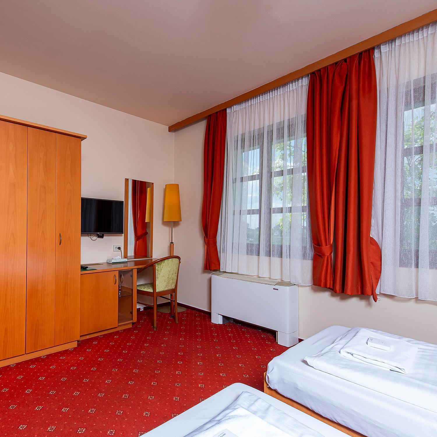 Gastland M0 Hotel & Conference Center Сіґетсентмікловш Екстер'єр фото