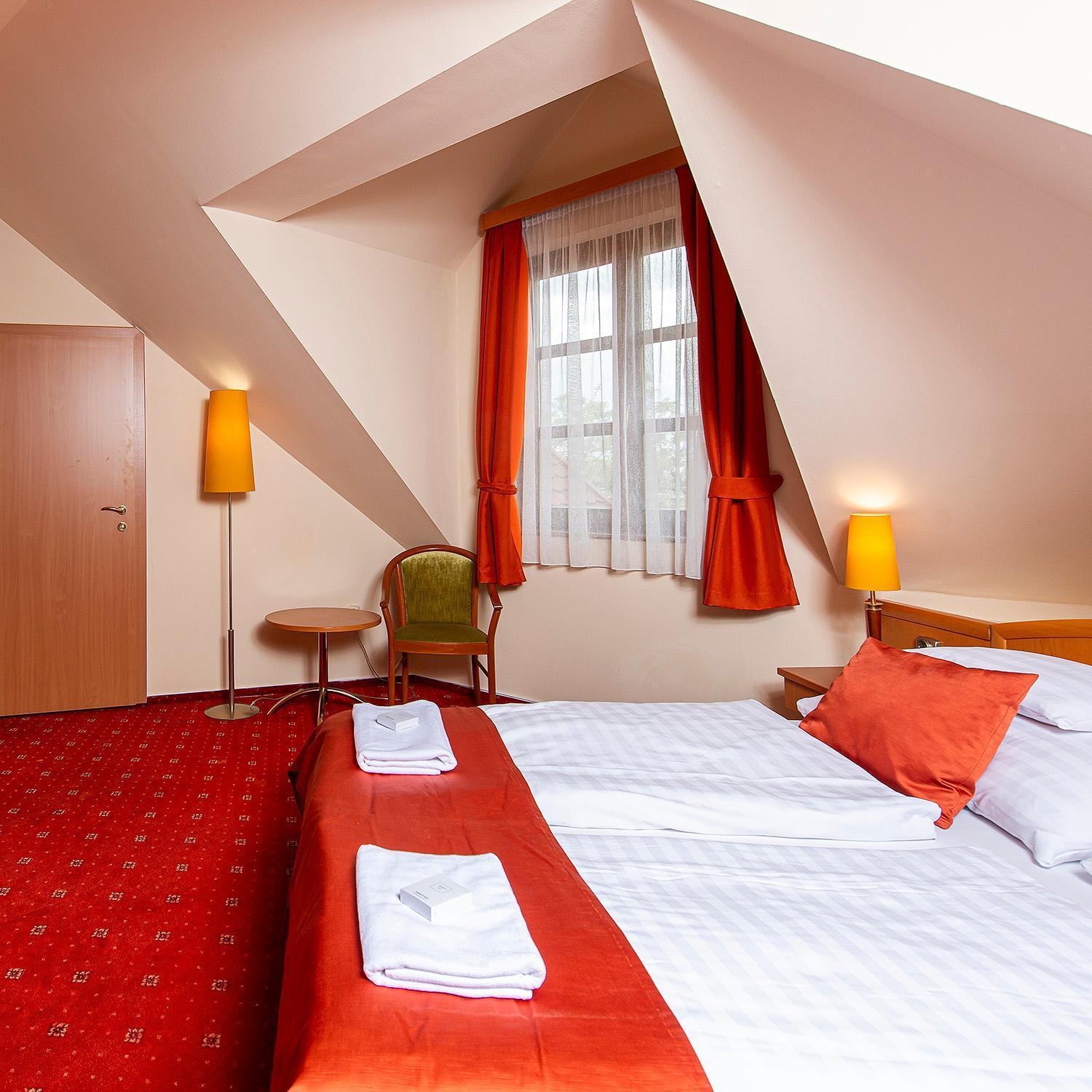Gastland M0 Hotel & Conference Center Сіґетсентмікловш Екстер'єр фото