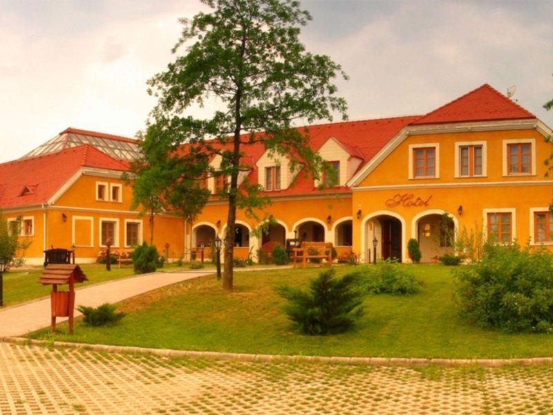 Gastland M0 Hotel & Conference Center Сіґетсентмікловш Екстер'єр фото
