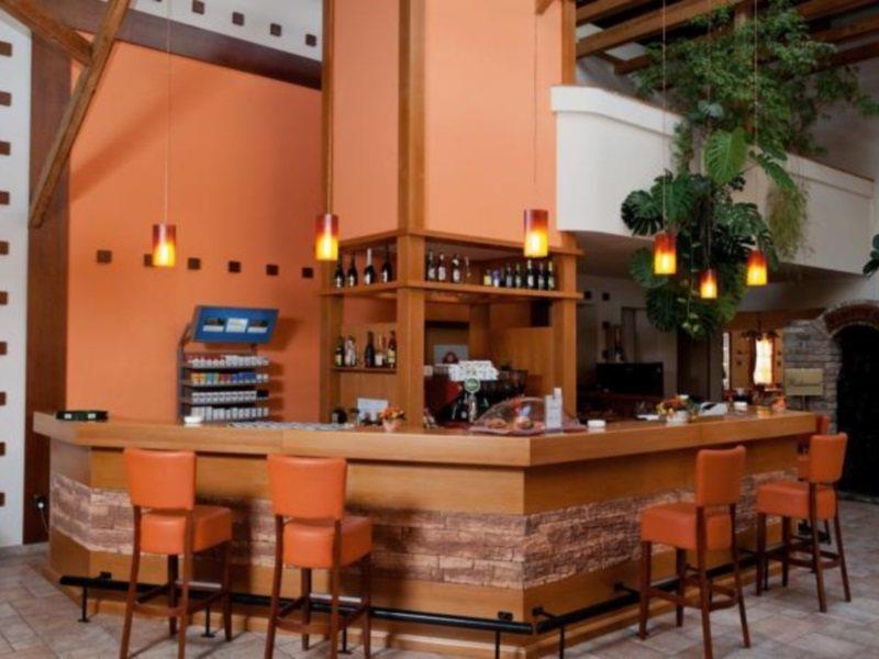 Gastland M0 Hotel & Conference Center Сіґетсентмікловш Екстер'єр фото