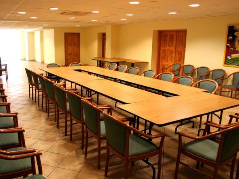 Gastland M0 Hotel & Conference Center Сіґетсентмікловш Екстер'єр фото