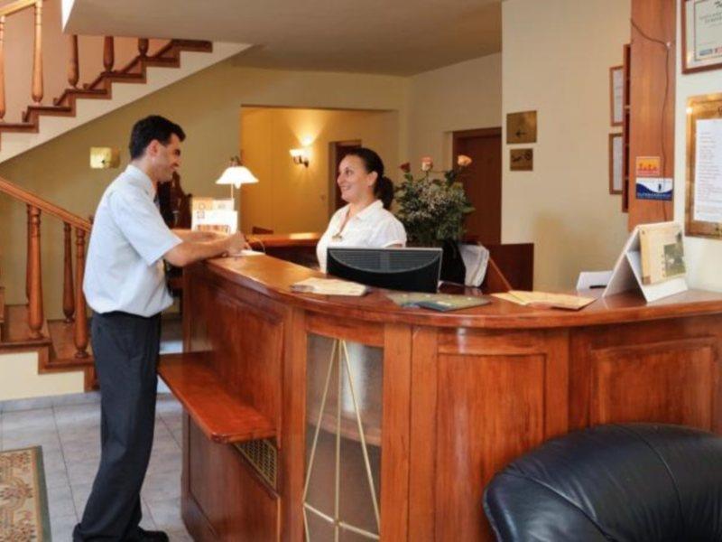 Gastland M0 Hotel & Conference Center Сіґетсентмікловш Екстер'єр фото