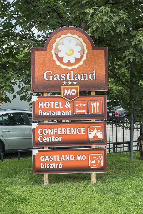 Gastland M0 Hotel & Conference Center Сіґетсентмікловш Екстер'єр фото
