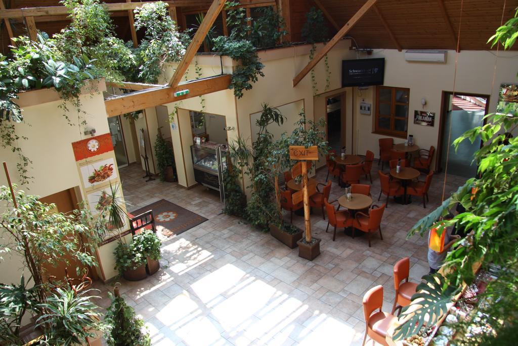 Gastland M0 Hotel & Conference Center Сіґетсентмікловш Екстер'єр фото